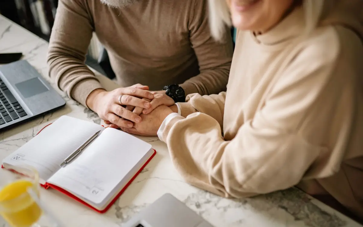 Préparation d’un mariage autour d’un carnet